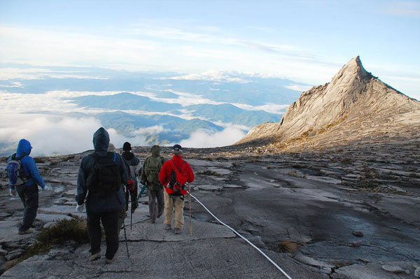 Gunung Kinabalu: Situs Warisan Dunia Dengan Puncak Tertinggi Asia Tenggara pendaki kinabalu