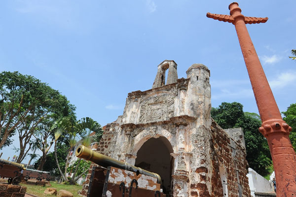 Jelajahi Ikon Arsitektur Malaysia: Bangunan Megah yang Wajib Masuk Bucket List a'famosa landscape
