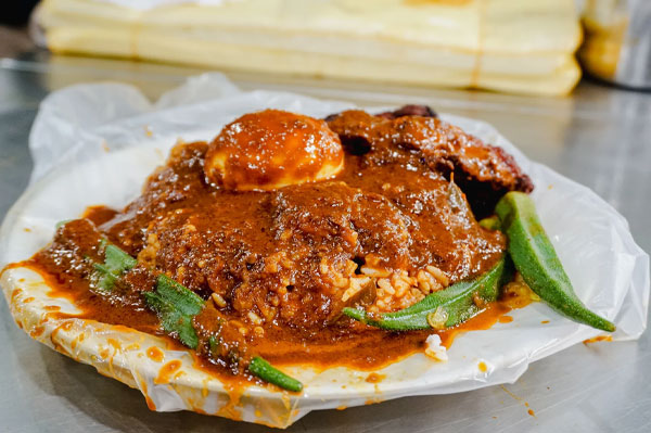 Jelajah Rasa di Penang: Destinasi Kuliner Ikonik yang Tak Pernah Kehilangan Pesona deens maju nasi kandar 1landscape