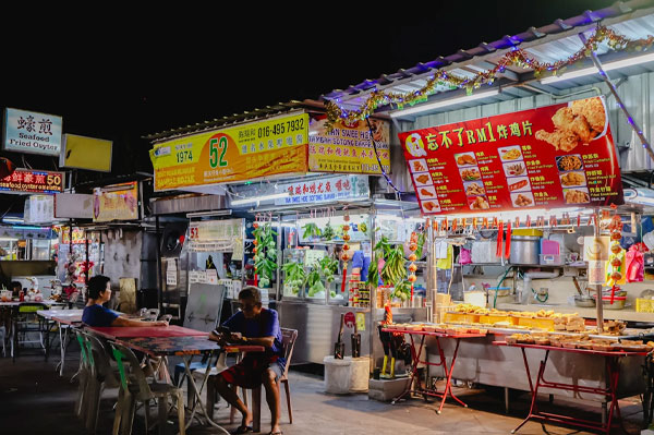 Jelajah Rasa di Penang: Destinasi Kuliner Ikonik yang Tak Pernah Kehilangan Pesona gurney drive hawker center 1landscape