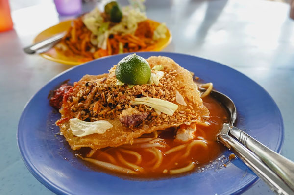 Jelajah Rasa di Penang: Destinasi Kuliner Ikonik yang Tak Pernah Kehilangan Pesona misai mee jawa2 landscape