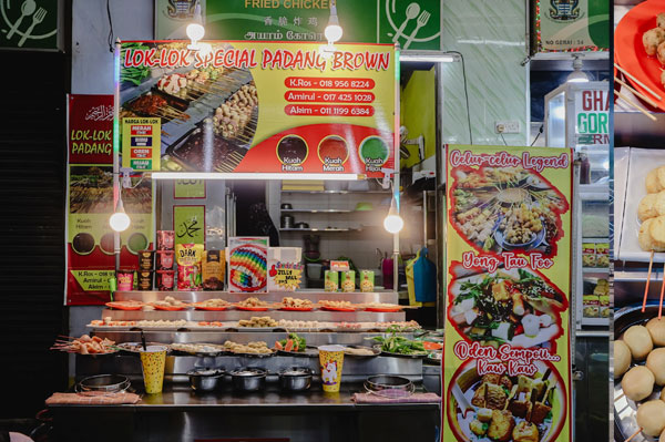 Jelajah Rasa di Penang: Destinasi Kuliner Ikonik yang Tak Pernah Kehilangan Pesona padang brown food court 2 landscape