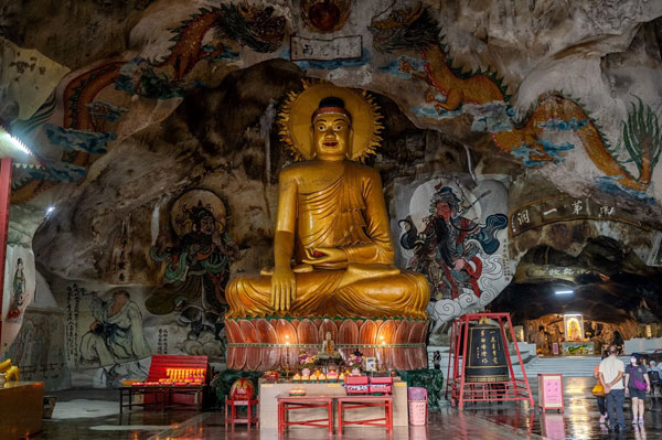 5 Kuil Gua Menakjubkan di Ipoh: Perpaduan Alam, Sejarah, dan Budaya yang Wajib Dikunjungi park tong cave temple landscape5