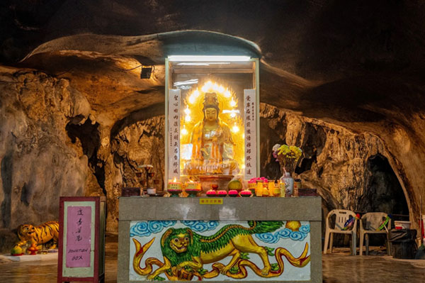 5 Kuil Gua Menakjubkan di Ipoh: Perpaduan Alam, Sejarah, dan Budaya yang Wajib Dikunjungi park tong cave temple landscape6